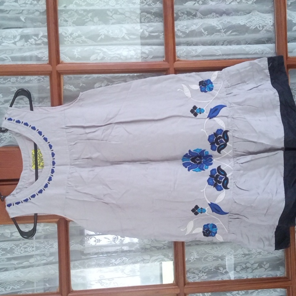 Floreat Anthropologie dress size 0 stitched detailed flowers design